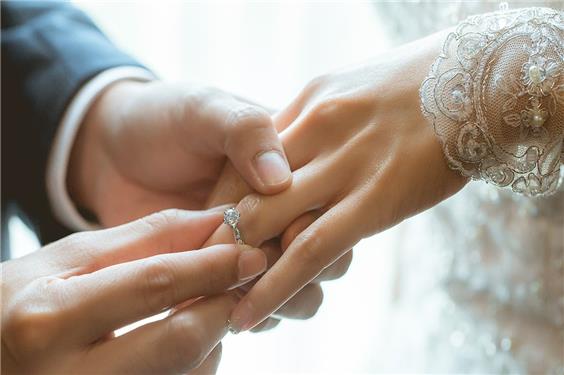 شوهرم بیشتر از من به درس‌هایش توجه می‌کند