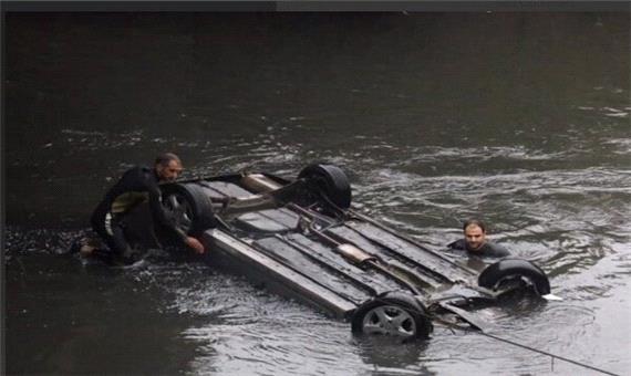 سقوط خودروی سواری در رودخانه 2 کشته بر جای گذاشت