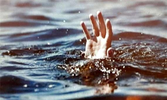 نجات پدر و دختر مشهدی از غرق شدگی در سواحل رودسر