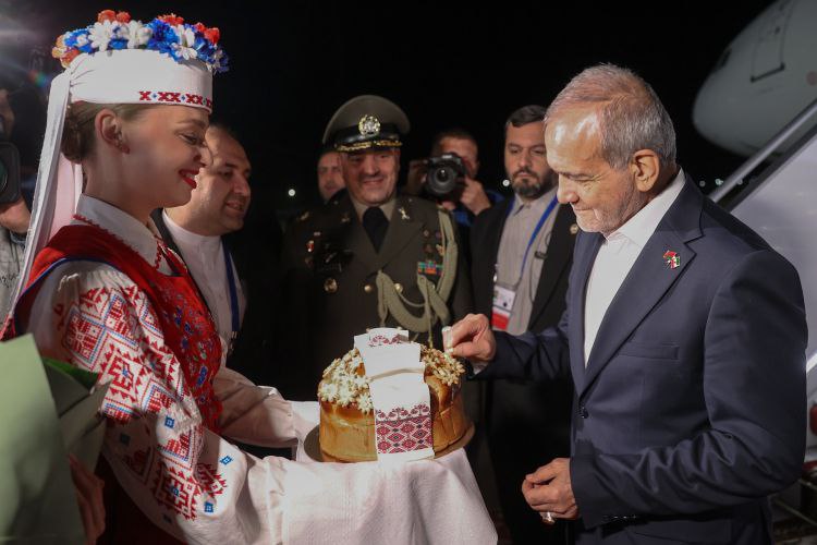 استقبال گرم مردم بلاروس از رئیس‌جمهور ایران