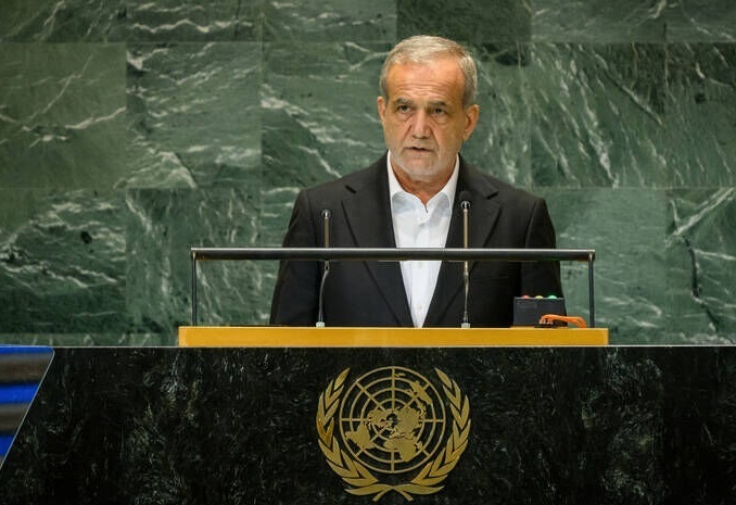 عطریانفر: «پزشکیان» اگر تأییداتی اخذ کند، می‌تواند با ترامپ در نیویورک دیدار مستقیم و بی‌واسطه کند