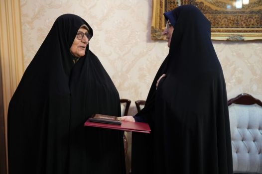 دیدار مدیرکل آموزش و پرورش گیلان با خانواده شهید دانش‌آموز فریبرز انتصاری