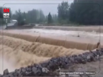 مسدود شدن پل مالفجان در سیاهکل بر اثر طغیان آب