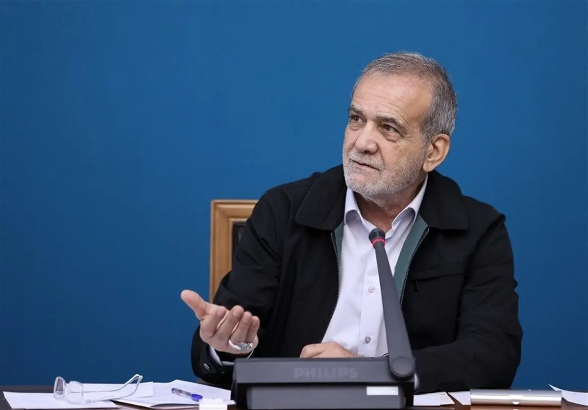 پزشکیان: مناسب ترین راه برای حل ناترازی انرژی، پنل های خورشیدی است