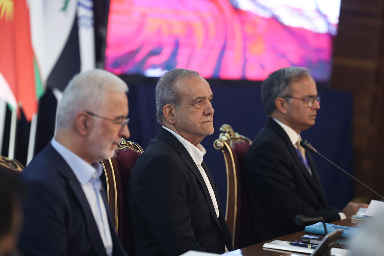 تاکید رئیس جمهور بر ایجاد «اکوپل»/ پزشکیان: اکو بیش از هر زمانی نیازمند زیربناهای مناسب است