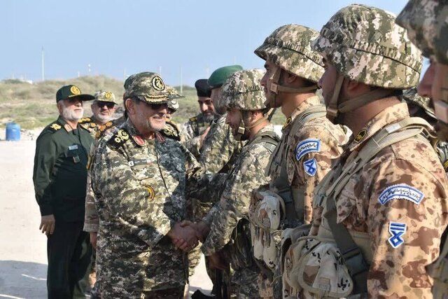 حضور دریادار تنگسیری در جزایر بوموسی و سیری