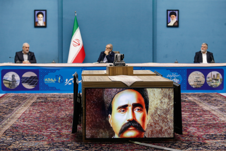 پزشکیان: باید روند کارها را به گونه‌ای پیش ببریم که دست دشمن قلدر و قدار از این آب و خاک کوتاه شود