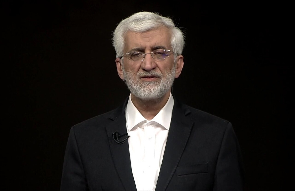 جلیلی: نمیتوانیم درباره مذاکرات با آمریکا رمانتیک برخورد کنیم و ۸ سال لبخند بزنیم!