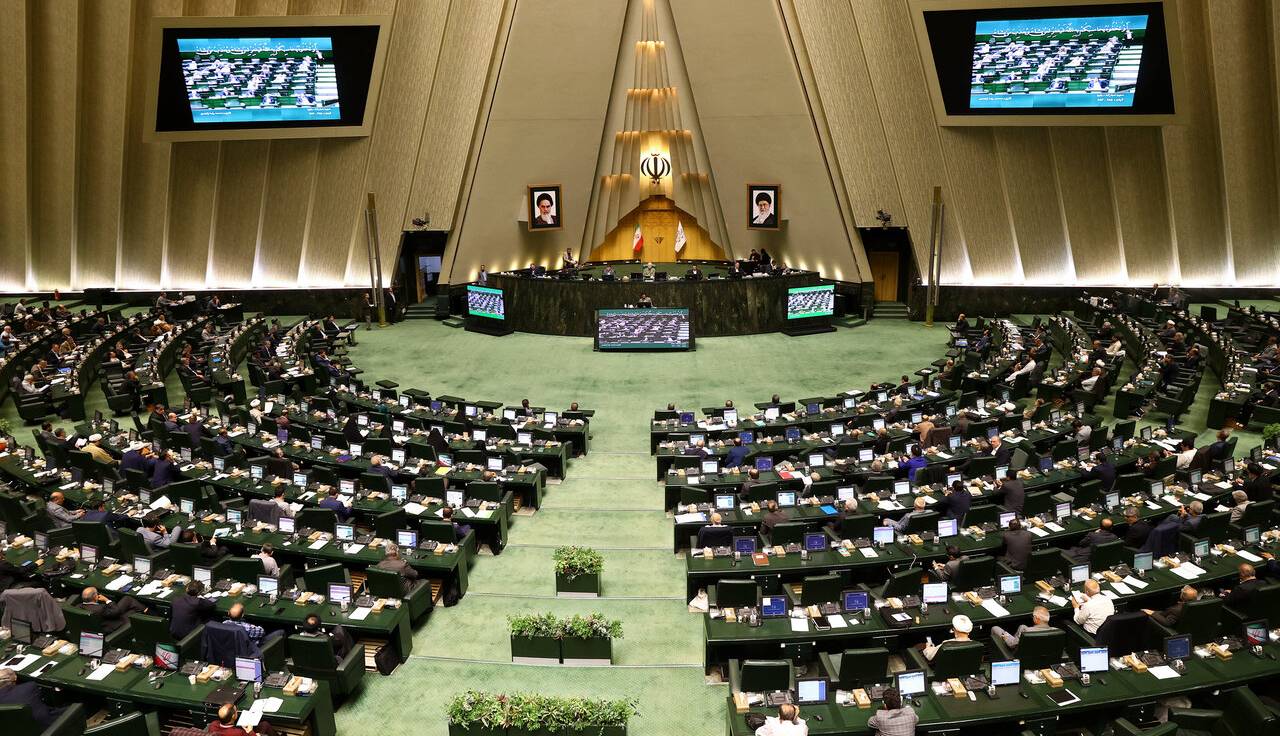 شعار مرگ بر آمریکا و مرگ بر اسرائیل در صحن مجلس طنین انداز شد