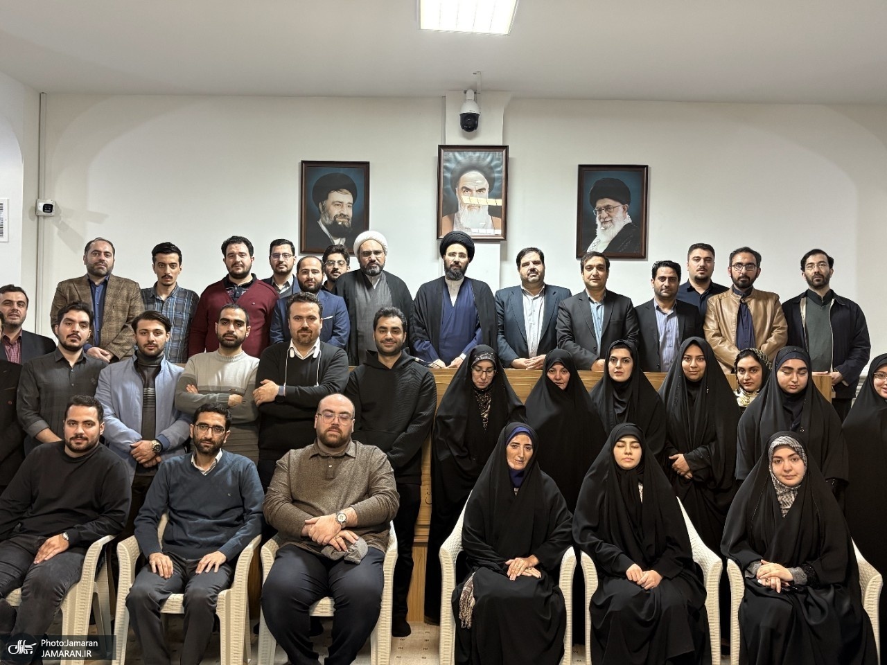 سیدعلی خمینی با جمعی از نخبگان کشور دیدار کرد