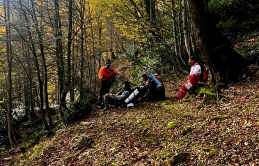 نجات ۳ گردشگر گمشده در منطقه درفک رودبار پس از ۷۲ ساعت