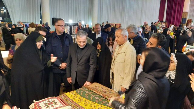 بازدید عراقچی از  بازارچه خیریه انجمن بانوان دیپلماتیک