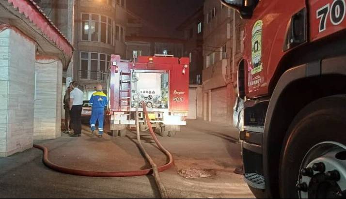 مهار حریق یک ساختمان سه طبقه در رشت؛ ۵ نفر نجات یافتند