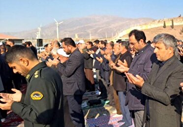 اقامه نماز طلب باران در شهر توربین‌های بادی، منجیل