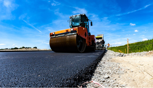 عملیات روکش آسفالت محور روستایی سلکی‌سر - عزیزکیان رشت اجرا شد