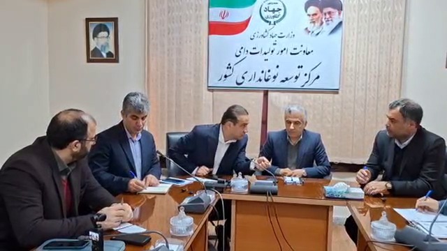 نشستی برای گسترش صنعت نوغانداری و حمایت از زنجیره تولید