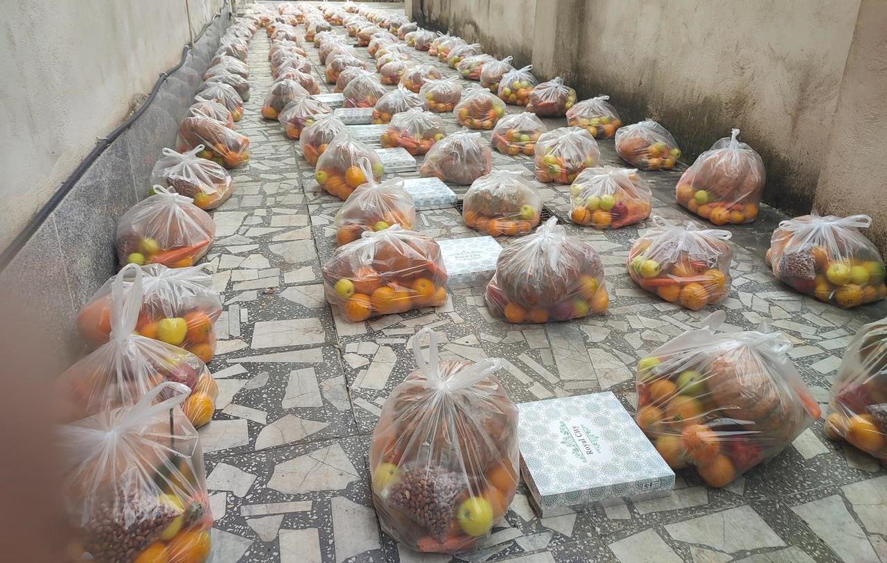 توزیع ۳۰۰ بسته معیشتی شب یلدا در بندرکیاشهر