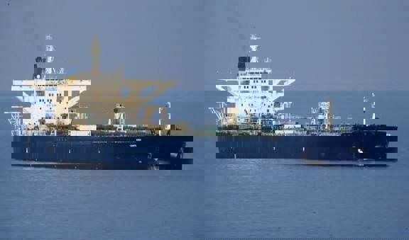 ادعای بلومبرگ: نفت‌کشی که امروز آمریکا توقیف کرد در ناوگان سایه ایران بوده است