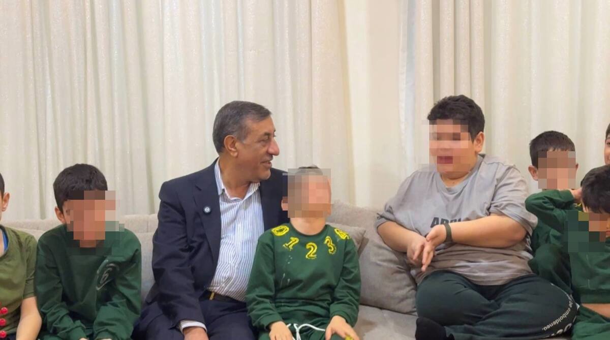 حضور معاون رئیس‌جمهور در کنار فرزندان خانه آفتاب در شب یلدا