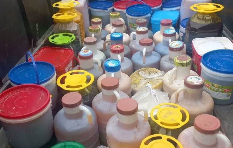 کشف و ضبط ۶۰۰ لیتر روغن خوراکی سوخته در رودسر