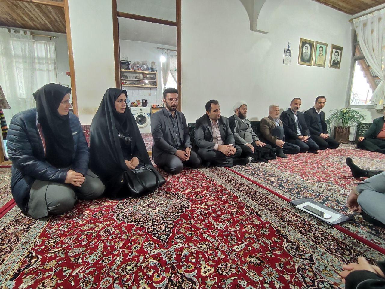 دیدار با خانواده شهدای روستای سالکده کیاشهر