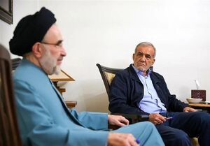 عباس عبدی: تایید صلاحیت پزشکیان با تایید صلاحیت خاتمی فرق می‌کرد