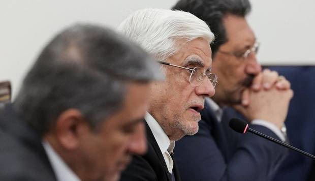 عارف: حق اعتراض را به رسمیت می‌شناسیم