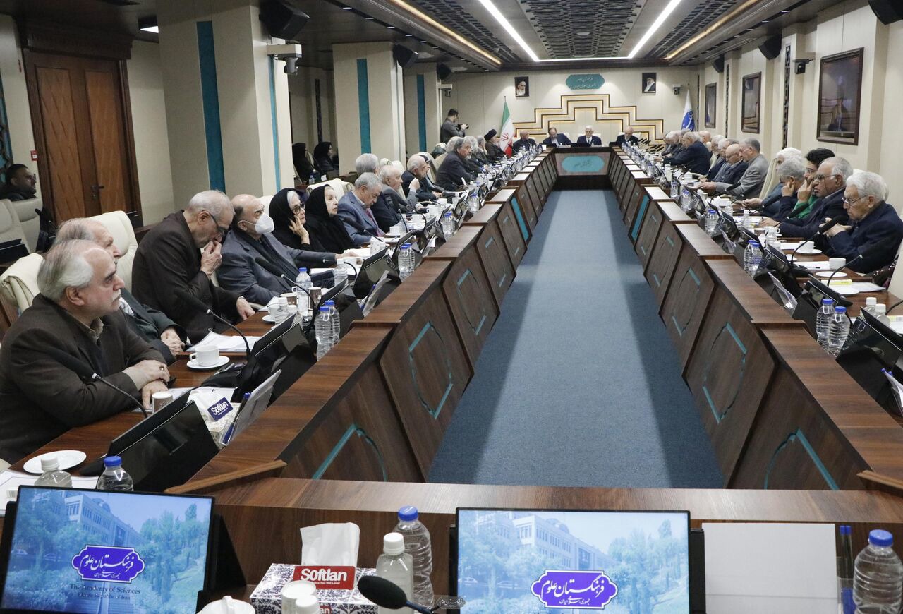 عارف: برای مذاکره اعلام آمادگی کردیم، اما تضمین می‌خواهیم