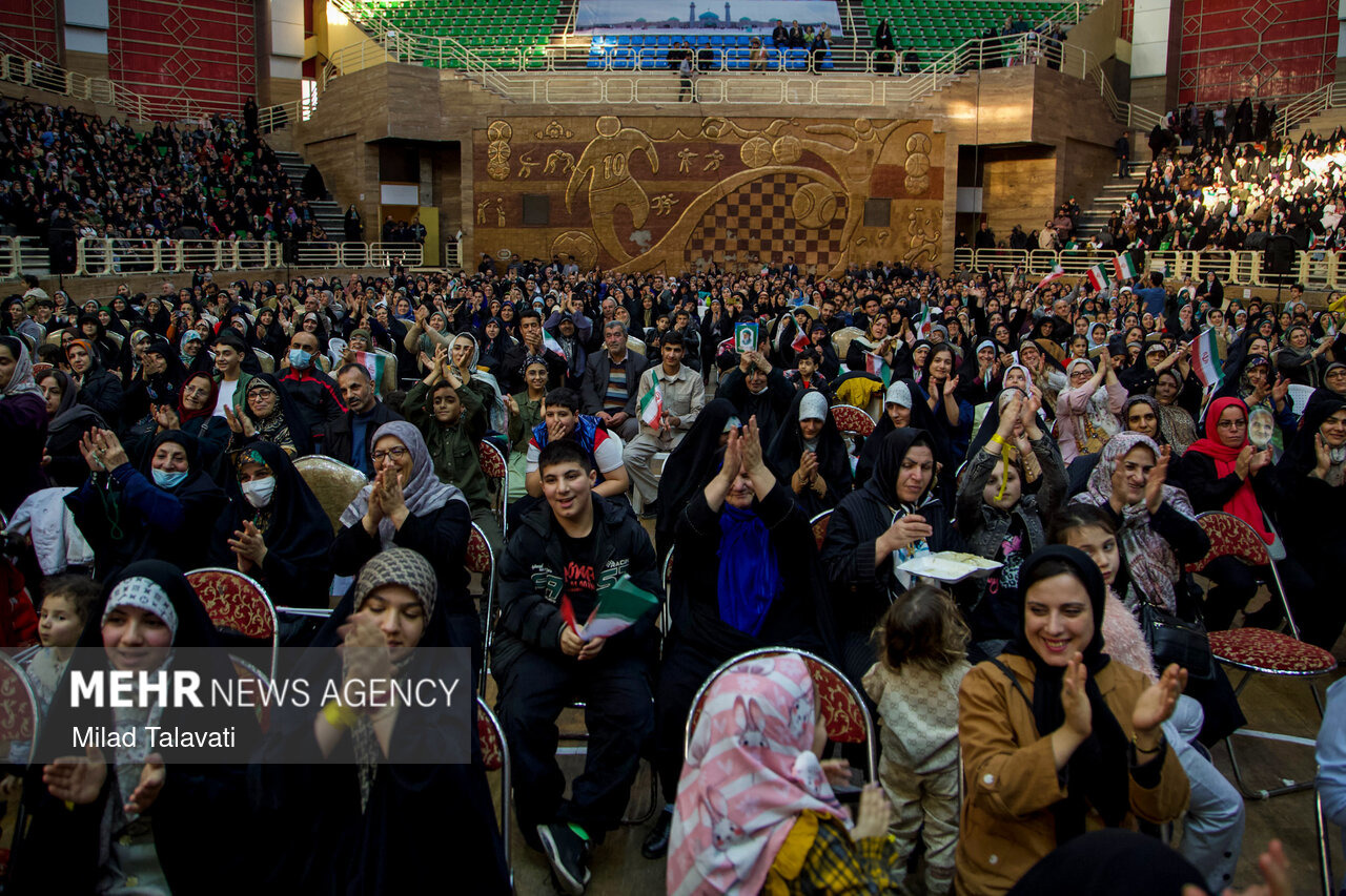 جشن بزرگ خانوادگی «بیعت با ولایت» در رشت برگزار شد
