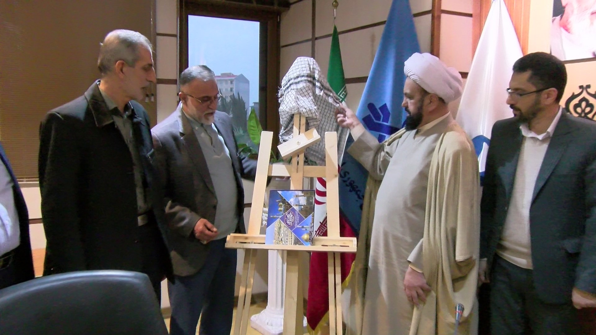 رونمایی از کتاب کوثرانه ستاد عتبات عالیات در صدا و سیمای مرکز گیلان