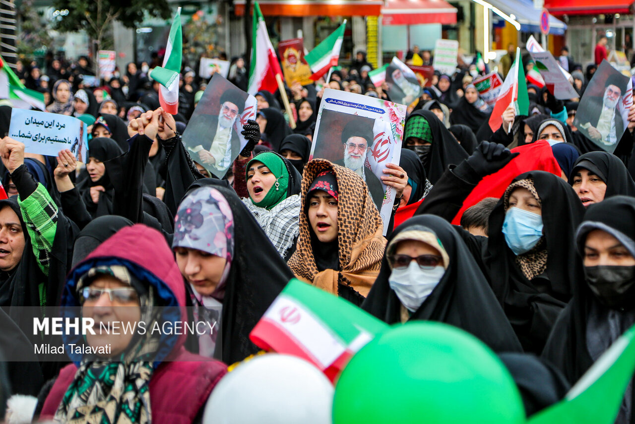 قاب های ماندگار از حضور حماسی فومنی ها در ۲۲ بهمن