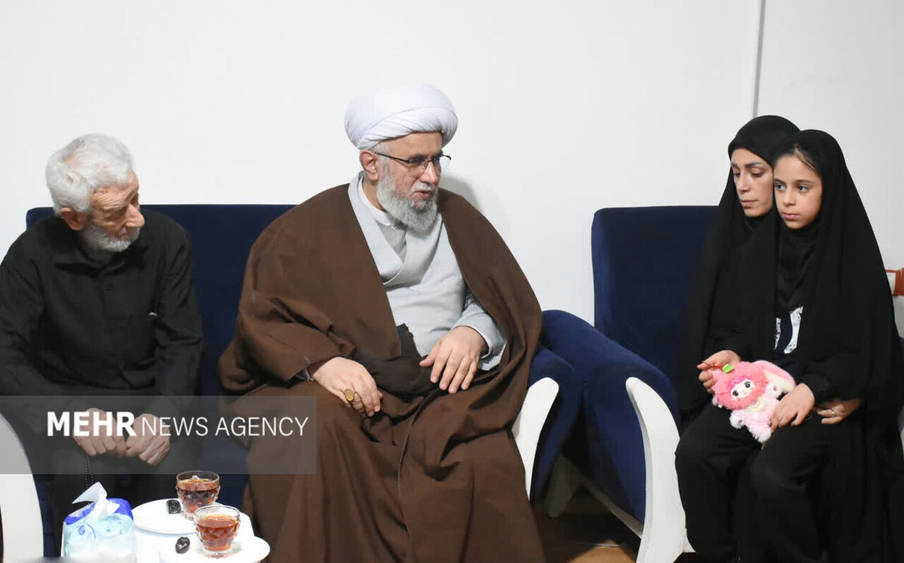 آیت‌الله رمضانی: شهدای مدافع امنیت مظلومانه پای آرامش مردم ایستادند