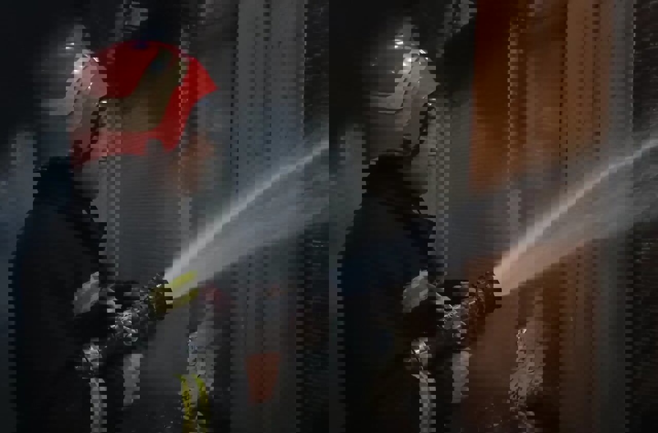 مومنی: آتش‌سوزی جزئی در پیاده‌ راه فرهنگی رشت مهار شد