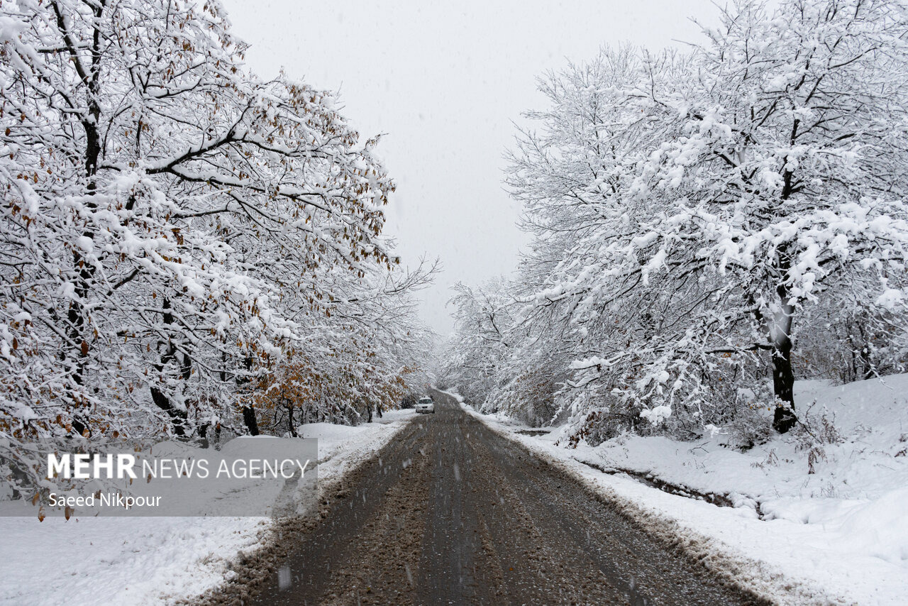 بارش برف در ۵ محور کوهستانی گیلان؛ پونل - خلخال مسدود شد