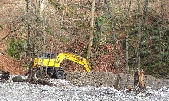 دستگیری متخلفان حرفه‌ای برداشت غیرمجاز شن و ماسه در شهرستان آستارا