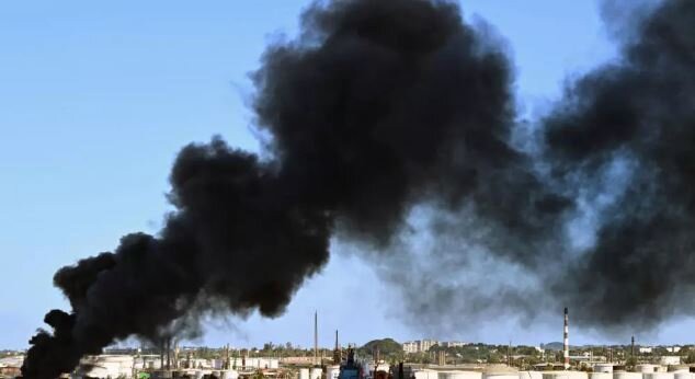 آتش ۱۰ هکتاری سودجویان در تالاب انزلی/ اقدامات لازم تا اطفای کامل آتش ادامه دارد