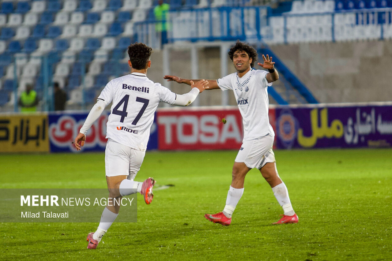جدال سرنوشت ساز در انزلی؛ ملوان مقابل تراکتور صف آرایی می کند