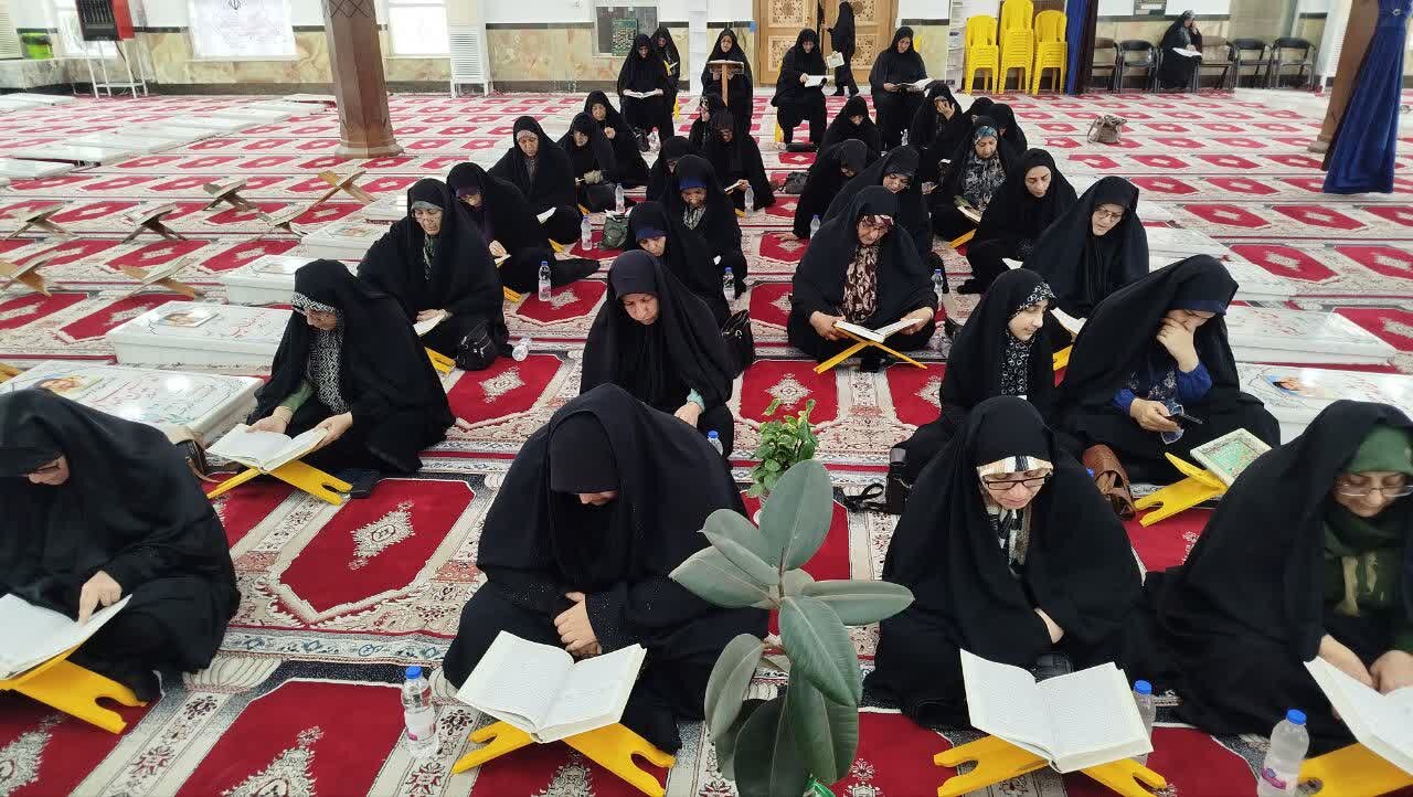 ختم قرآن به مناسبت سی و هفتمین سالگرد ارتحال امام(ره) در آستانه