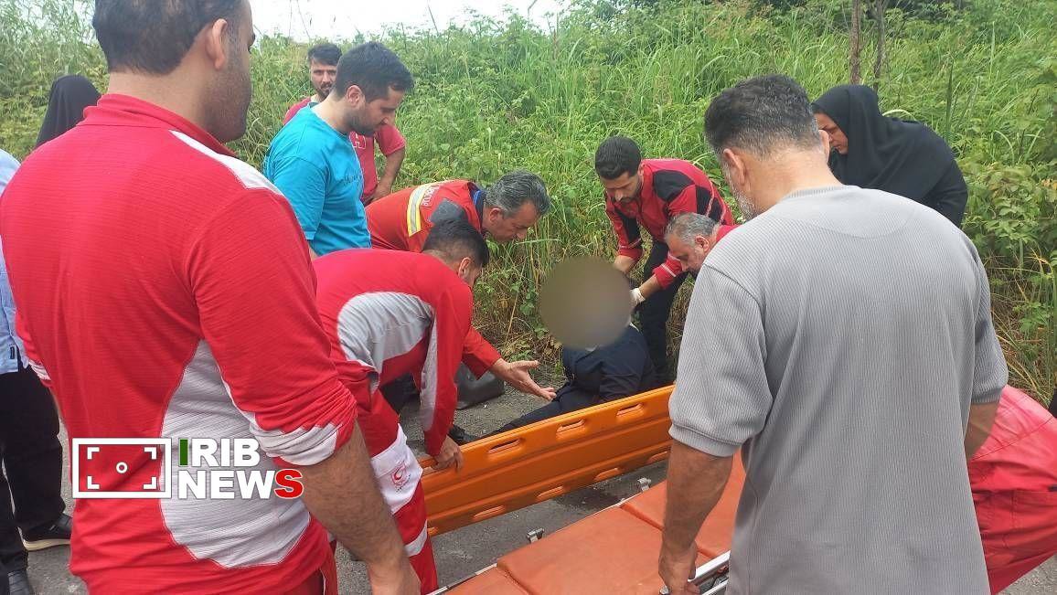 تلاش موفق آتش نشانان شهر باران برای نجات ۲ مصدوم حادثه تصادف