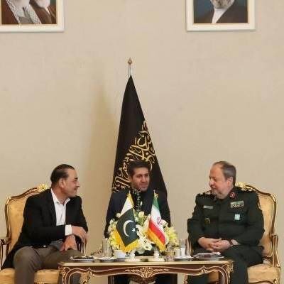 سرپرست وزارت دفاع: ایران و پاکستان می‌توانند پایه‌گذار ترتیبات امنیتی جدید در منطقه باشند