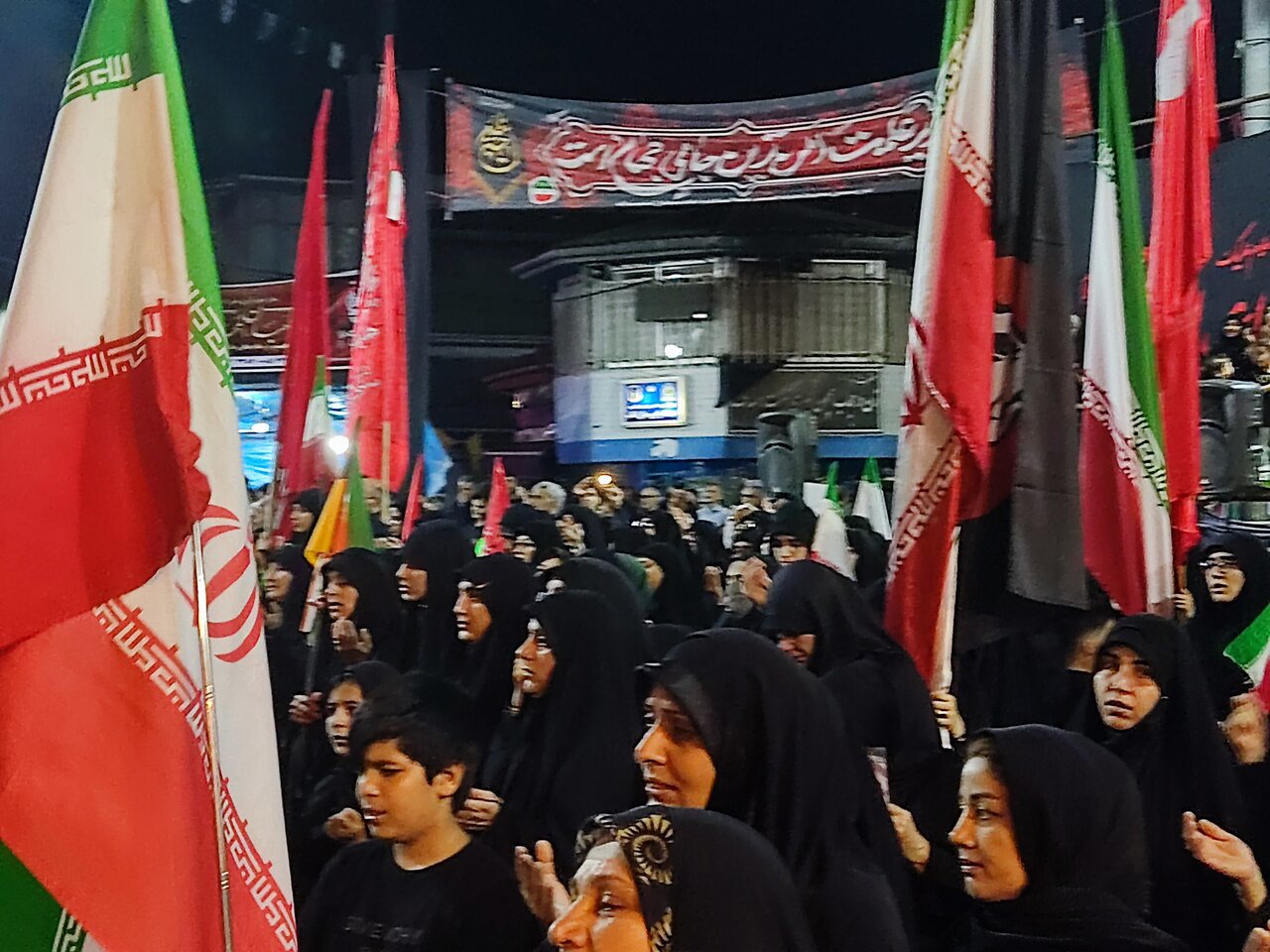 لنگرودی ها در میدان خواستار انتقام خون رهبر شهید شدند