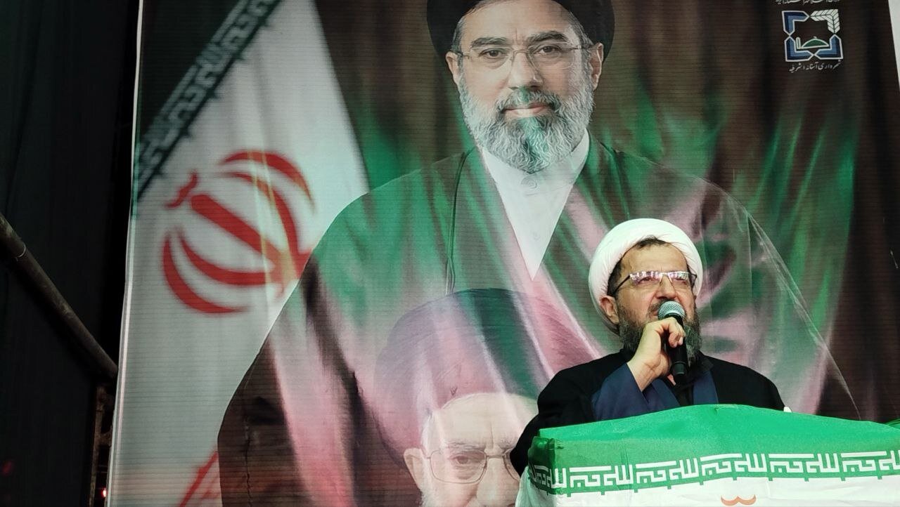 ماندگاری: استقامت نقشه راه عبور از فتنه‌ها برای رسیدن به قله ظهور است