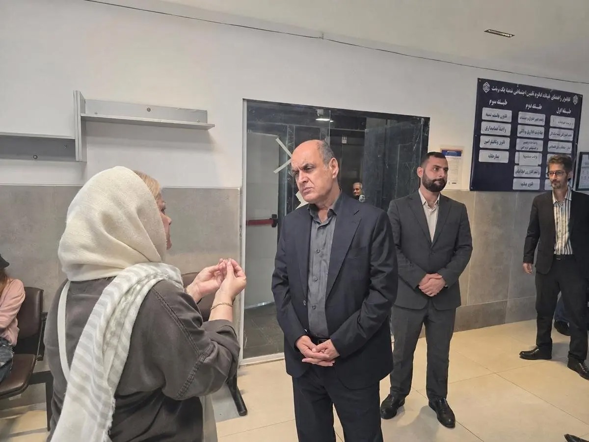 بازدید سرزده استاندار گیلان از شعبه یک تأمین اجتماعی رشت