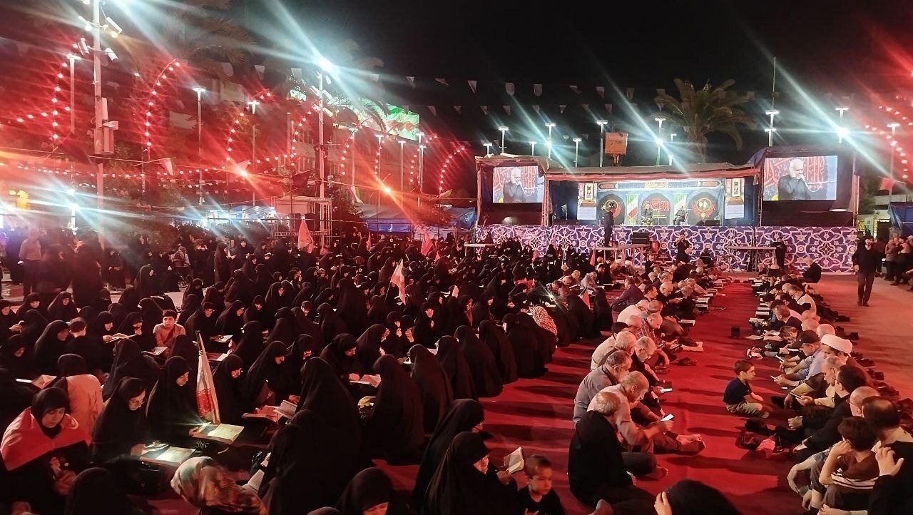 برگزاری محفل انس با قرآن کریم در تجمع شبانه رشت