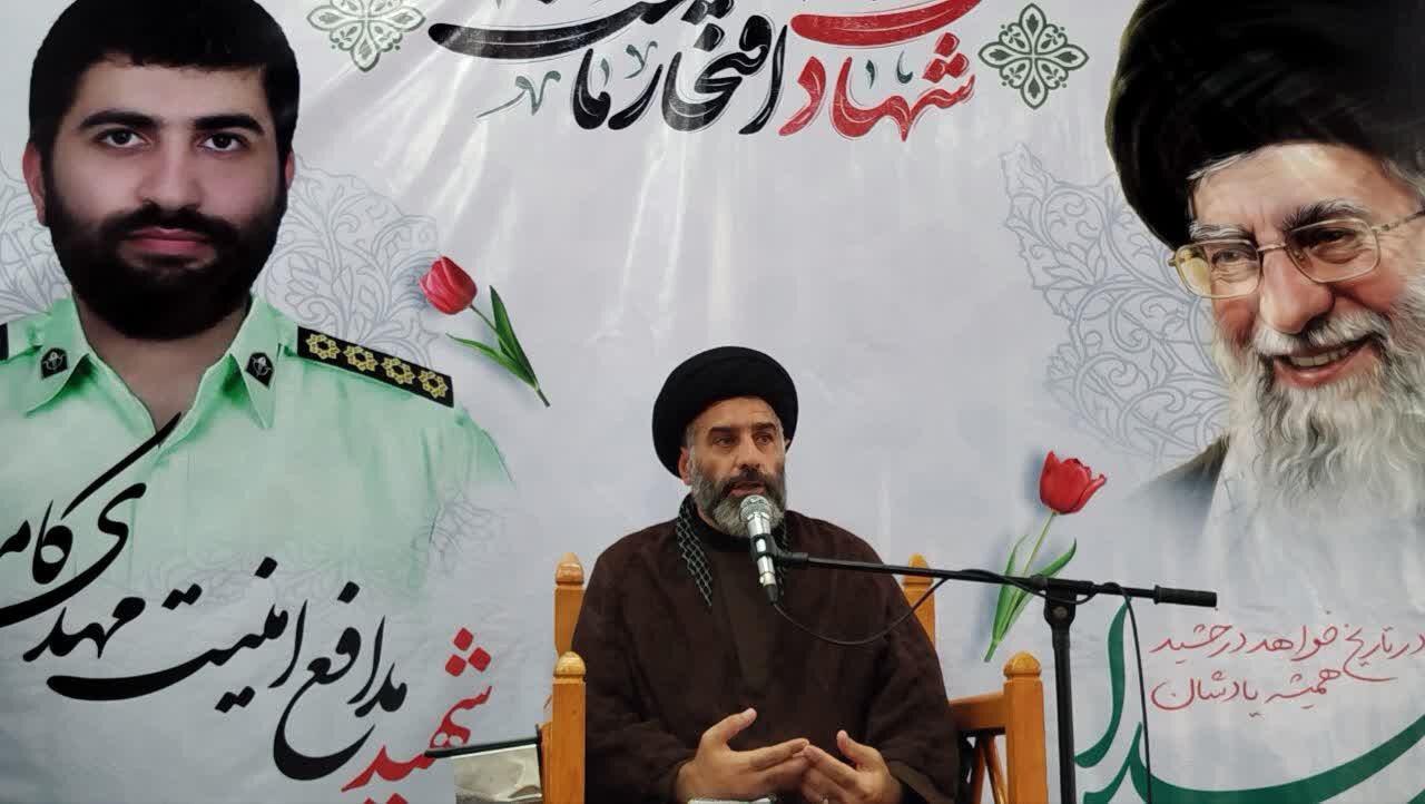 کارشناس مذهبی: ایستادگی در مسیر حق شهادت را هموار می‌سازد