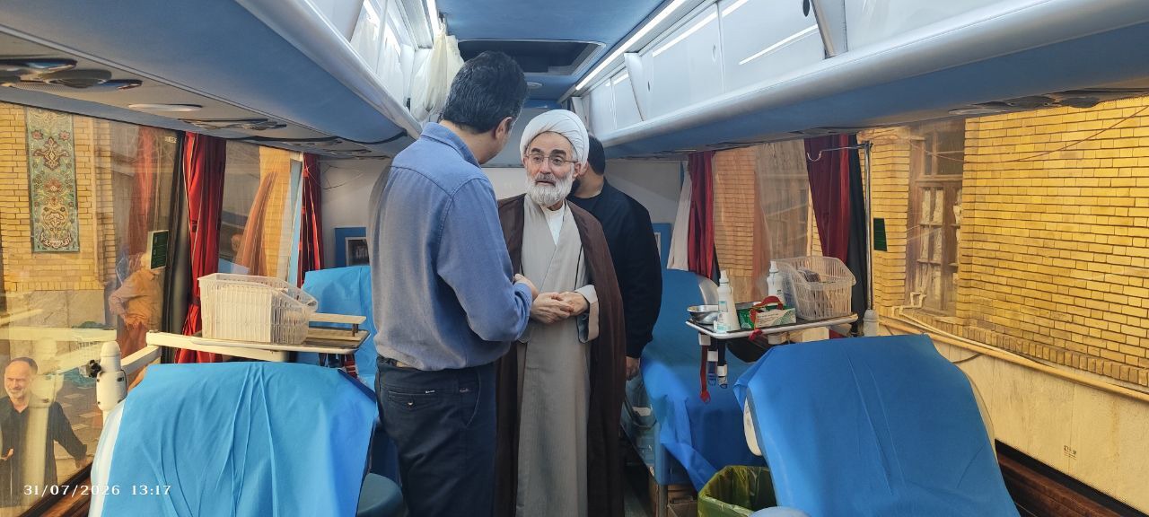 بازدید نماینده ولی فقیه در گیلان از اتوبوس خونگیری مستقر در مصلی رشت