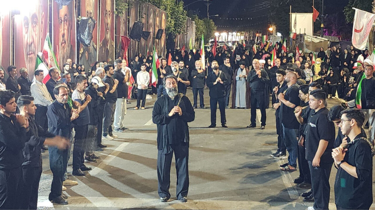 عزاداری مردم آستارا در شب اربعین حسینی در تجمع شبانه