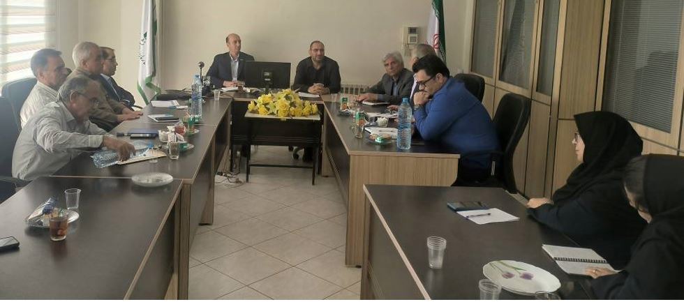 نشست مشترک هم‌ اندیشی مدیر بیمه دی استان ایلام با مدیر صندوق بازنشستگی استان و روسای کانون های بازنشستگی استان
