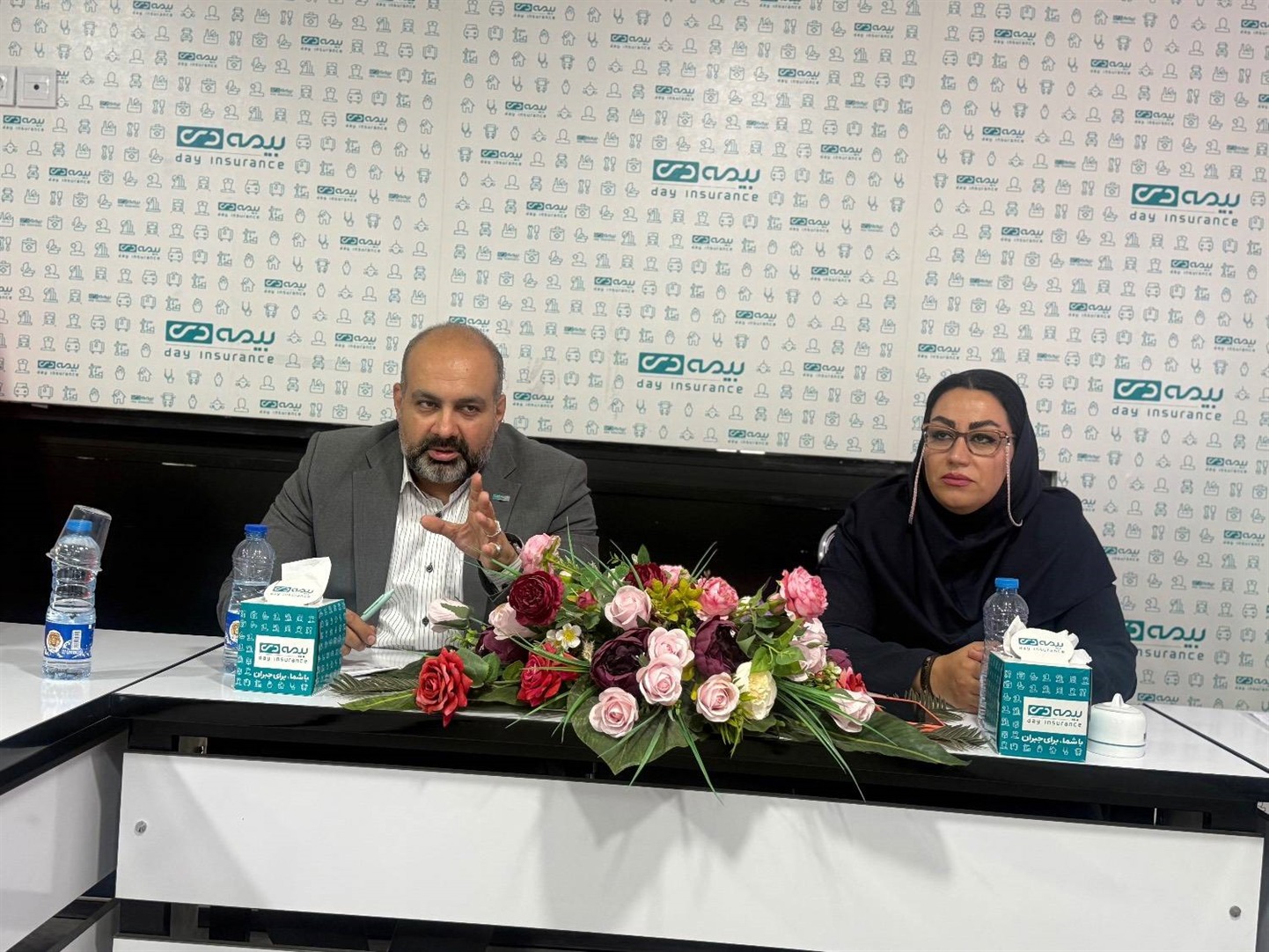 نشست بررسی و رفع ابهامات فرآیند جمع‌آوری اسناد درمانی در شعبه کرمانشاه برگزار شد
