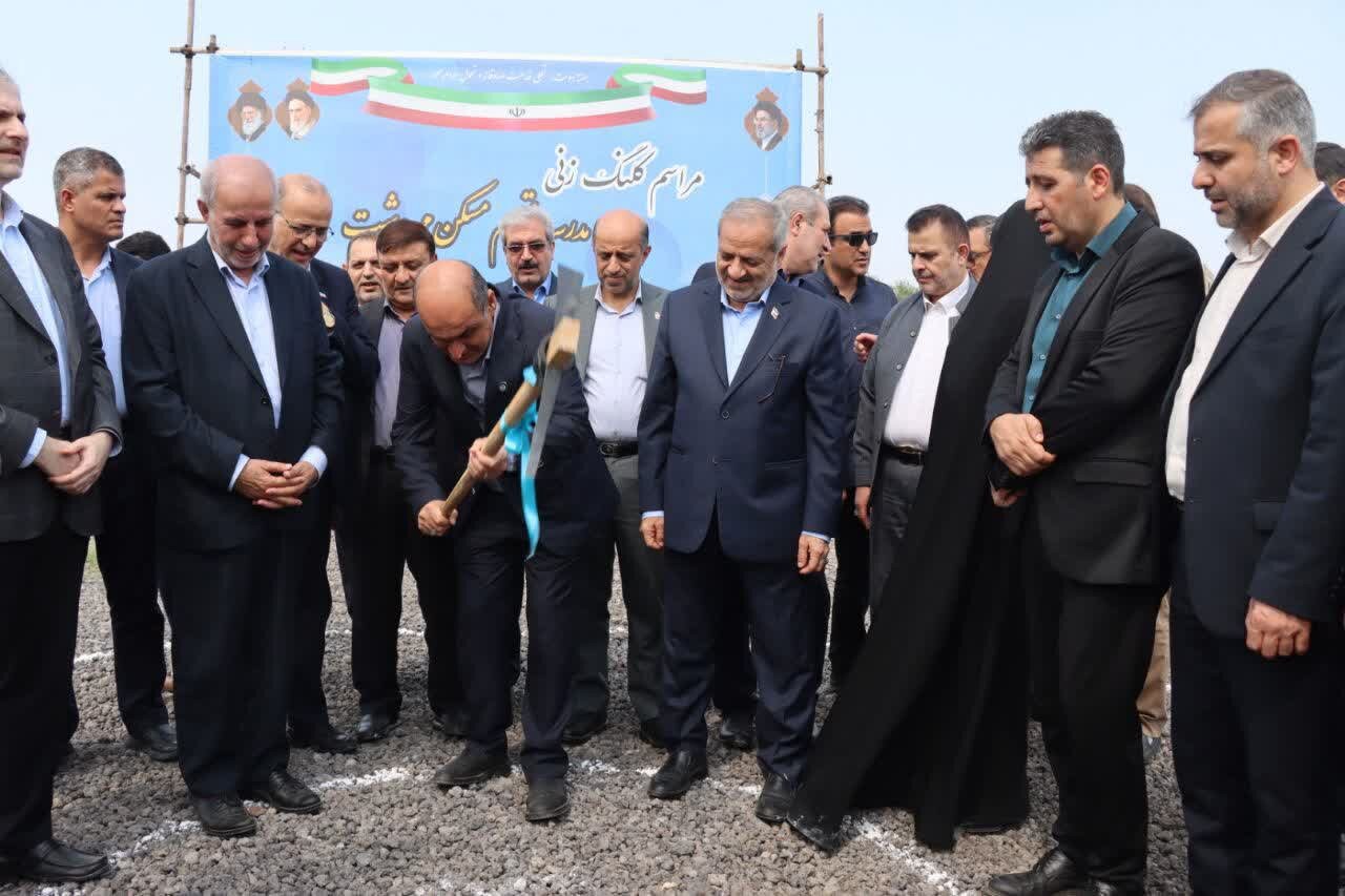 کلنگ زنی و آیین افتتاح مدرسه با حضور وزیر آموزش و پرورش در گیلان